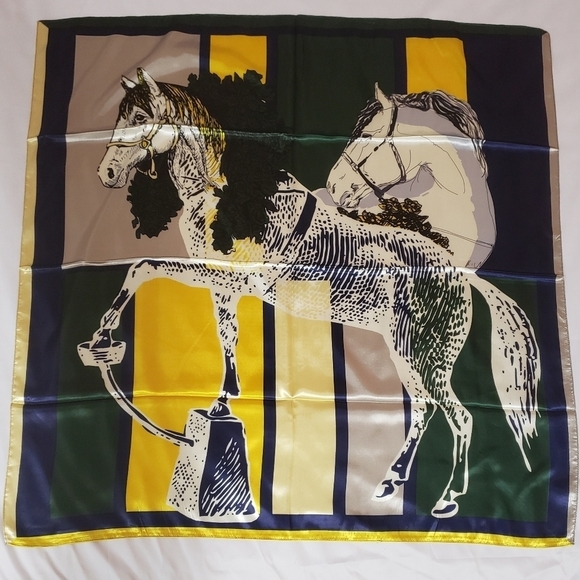 R-445- Women's Scarf Horses Green Yellow Blue Colors NWT - Picture 4 of 6